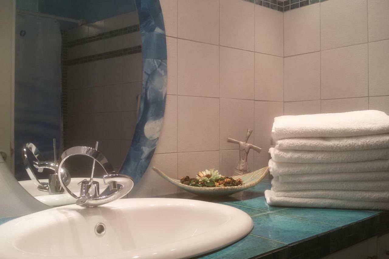 Quiet Apartment In Plaka Афины Экстерьер фото